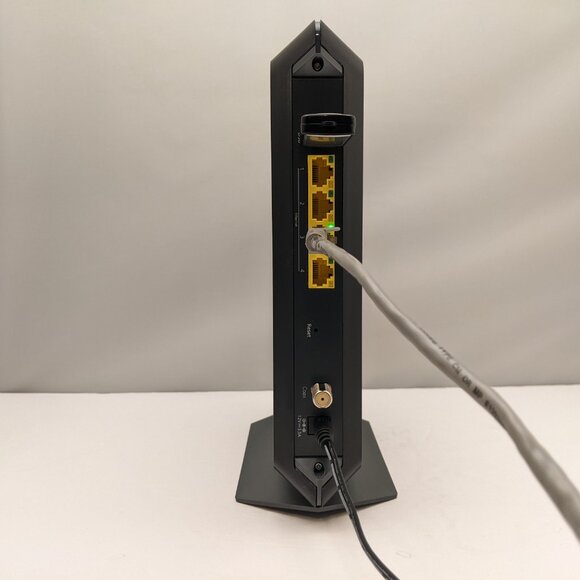 NETGEAR AC1900 Nighthawk DOCSIS 3.0 1.9Gbps Cable Modem + WiFi Router | C7000v2 - Picture 14 of 15